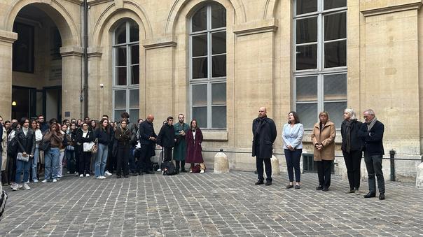 La ministre Sylvie Retailleau a participé à la minute de silence observée ce lundi 16 octobre midi à l’université Panthéon-Sorbonne.