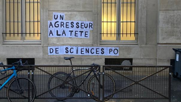 Ce mardi 5 décembre, l’accès au campus de Sciences Po Paris rue Saint-Guillaume était déjà perturbé par des étudiants.