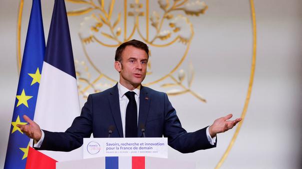 Emmanuel Macron veut mettre fin au «morcellement» qui affaiblit la position mondiale des chercheurs hexagonaux.