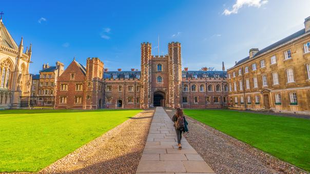 Le nombre d’étudiants britanniques à Cambrige a chuté tandis que celui des internationaux a augmenté.