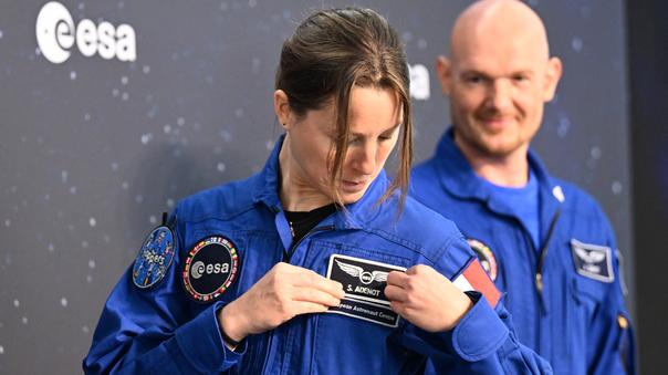 Sophie Adenot a reçu son diplôme et son «patch» officiel d’astronaute ce lundi 22 avril.