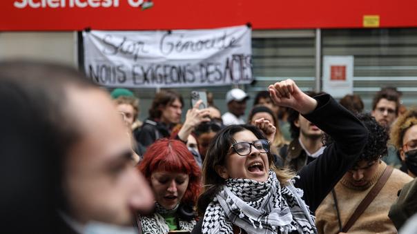 Vendredi 26 avril, des militants pro-palestiniens ont bloqué le campus parisien de Sciences Po Paris.