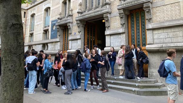 Au lycée Buffon, dans le 15e arrondissement de Paris, de nombreux élèves ont rendu leur copie avant la fin de l'épreuve.