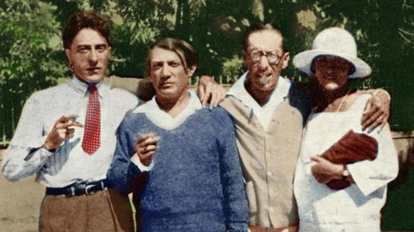 A gauche, Jean Cocteau qui n’a pas eu son bac (ici avec Pablo Picasso, Igor Stravinsky et Olga Picasso (photo de 1926 colorisée).