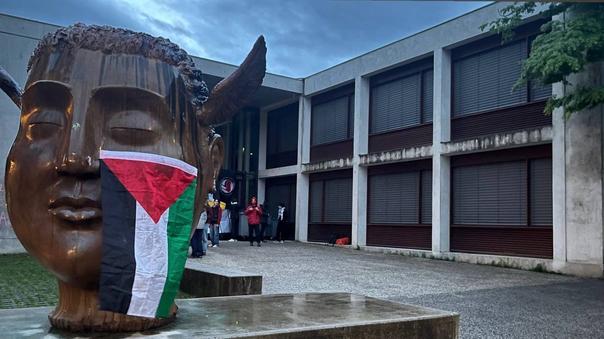 «C’est devenu une vraie ZAD» : à Sciences Po Grenoble, les bloqueurs obtiennent un vote sur le soutien à la Palestine