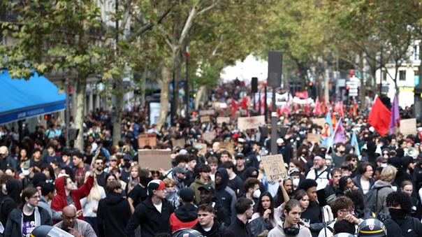 Paris court allows student protest after police ban