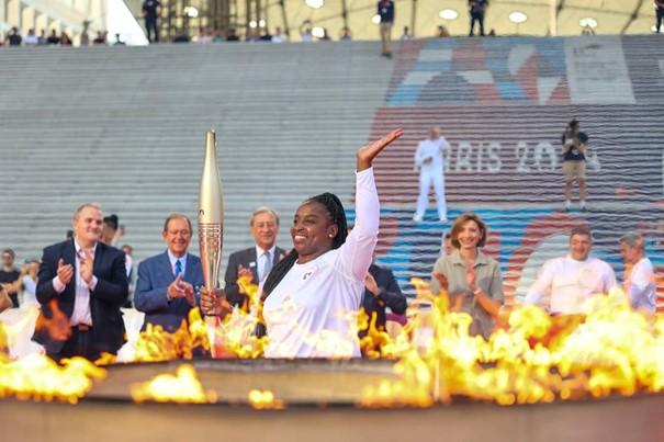 JO Paris 2024 : la flamme olympique, témoin intemporel et relais universel