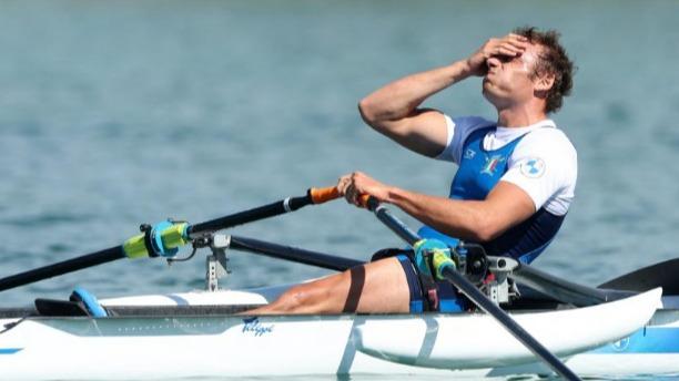 Jeux paralympiques : en bronze en skiff, Giacomo Perini finalement disqualifié pour usage de son téléphone