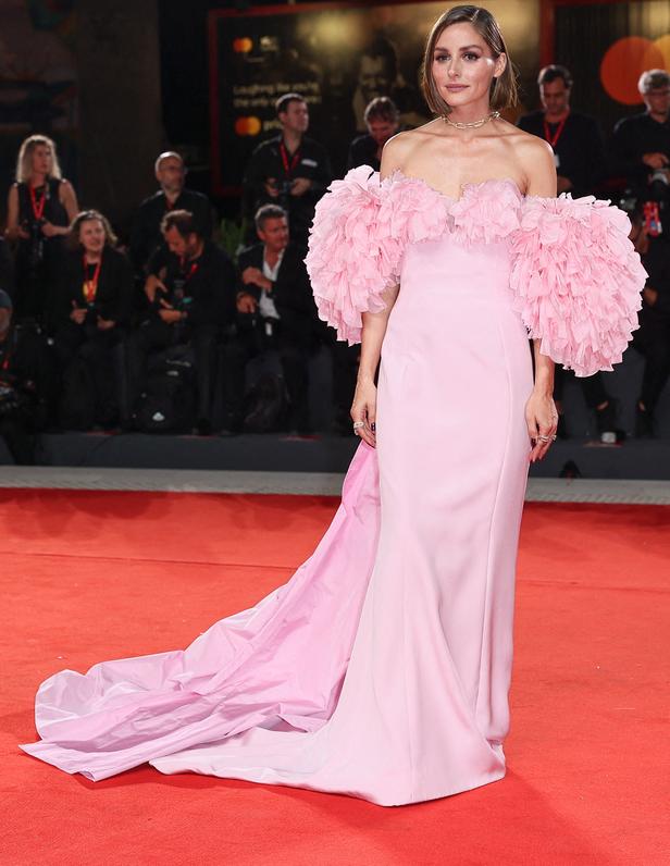 Olivia Palermo en Tamara Ralph sur le tapis rouge du 80e Festival de la Mostra. (Venise, le 1er septembre 2023.)