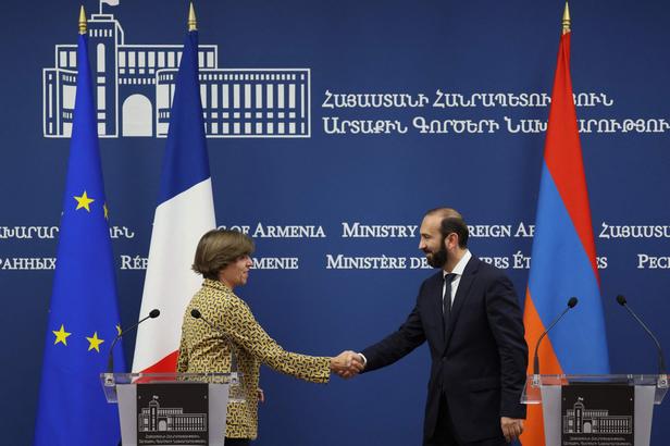 Catherine Colonna annonce des contrats futurs permettant la livraison de matériel militaire à l'Arménie