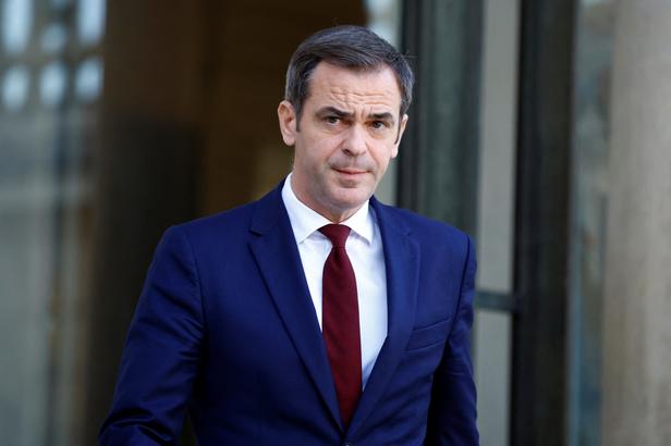 «Ce n'est pas une bagarre qui a mal tourné»: Olivier Véran présente ses condoléances aux proches de Thomas, tué à Crépol