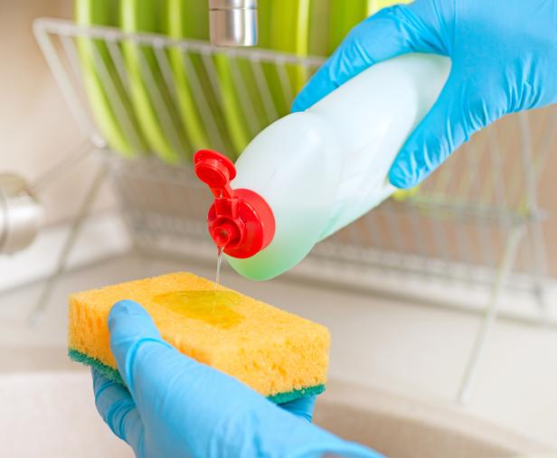 10 objets que vous ne devriez jamais nettoyer avec du liquide vaisselle