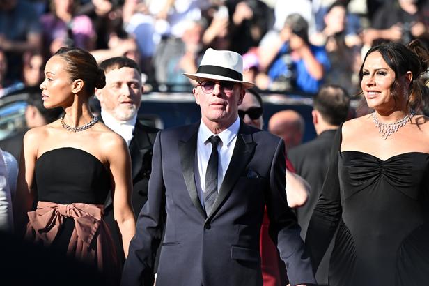 La montée des marches du samedi 18 mai 2024 - photo 3 Zoe Saldaña, Jacques Audiard et Karla Sofía Gascón. (Cannes, le 18 mai 2024.)