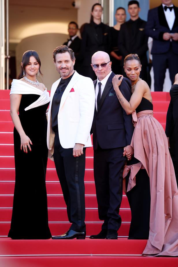 La montée des marches du samedi 18 mai 2024 - photo 23 Selena Gomez, Édgar Ramírez, Jacques Audiard et Zoe Saldaña. (Cannes, le 18 mai 2024.)