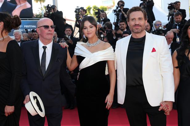La montée des marches du samedi 18 mai 2024 - photo 15 Jacques Audiard, Selena Gomez et Édgar Ramírez. (Cannes, le 18 mai 2024.)