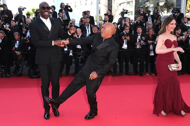 La montée des marches du samedi 18 mai 2024 - photo 6 Jean-Pascal Zadi, Eric Judor et Elsa Zylberstein. (Cannes, le 18 mai 2024.)