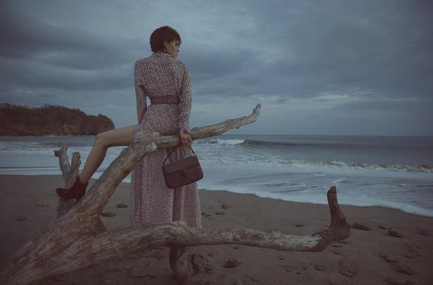 Niveau accessoires, la ceinture rentre dans la danse, un must sur une robe bohème. - photo 1