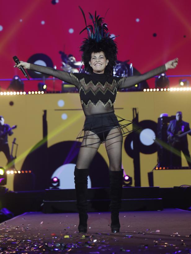 2017 : Lio, 55 ans : un corps toujours parfait et tonique lors du concert Stars 80 - photo 36