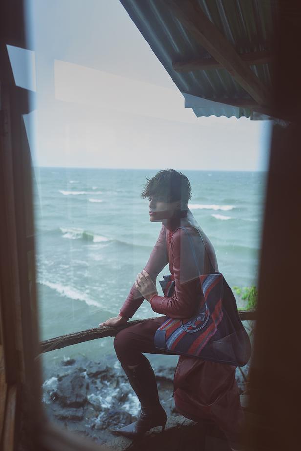 Le sac cabas XXL est idéal pour des tenues de jour décalées. - photo 5