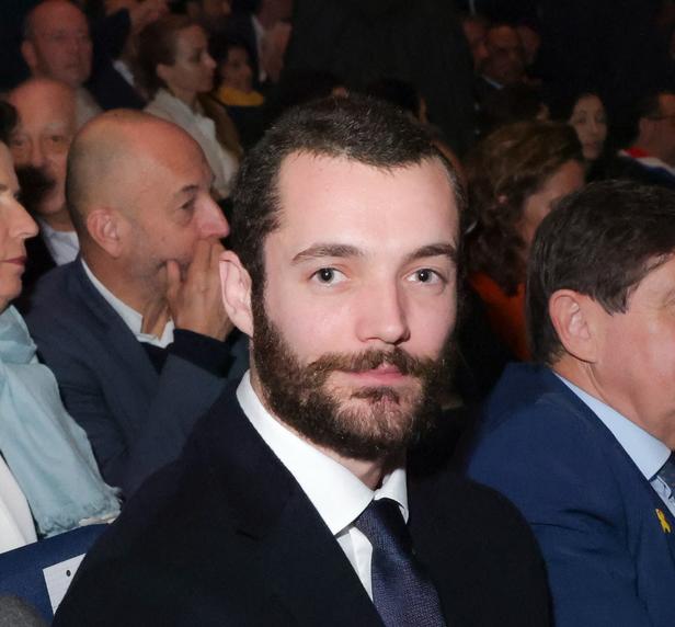 GALA VIDEO - Tel père, tel fils ! Louis Sarkozy prêt à se lancer en politique, révélations sur ses ambitions