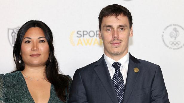 GALA VIDEO - Marie et Louis Ducruet parents comblés : cette belle photo de famille avec leurs deux filles Victoire et Constance