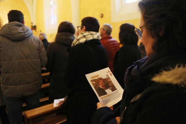 PHOTOS – Obsèques de Maïté : ses petites filles Perrine et Camille ...