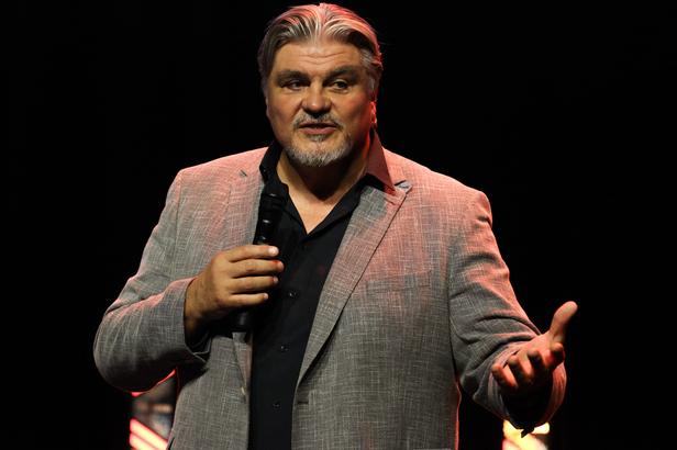 GALA VIDEO - David Douillet : ce premier fils, Christopher, qu'il a rencontré 10 ans après sa naissance