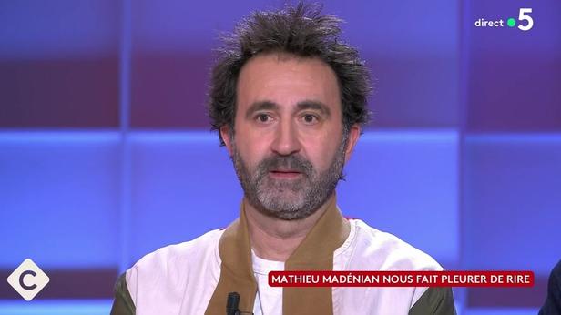 Mathieu Madénian dépassé par son bébé de 18 mois : “C’est pas possible, il ne dort pas !”