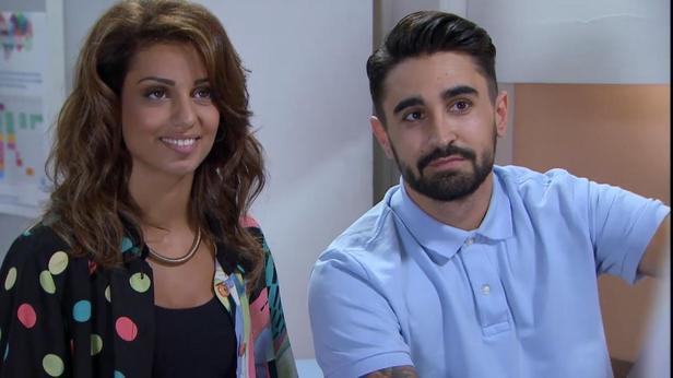 La chanteuse Tal dans son propre rôle dans la série "Plus Belle La Vie", en 2014 - photo 4