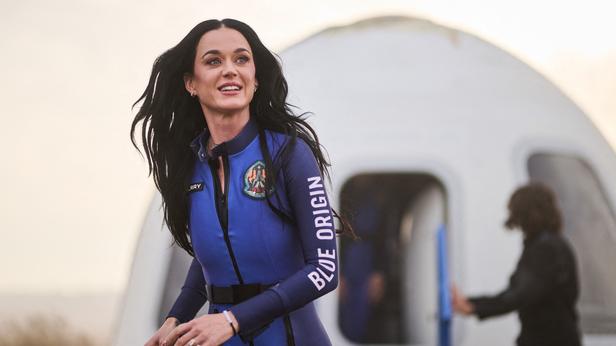 GALA VIDEO - Katy Perry dans l’espace : tant pis pour les critiques, elle récidive… à sa façon !