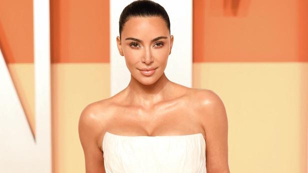 GALA VIDEO - Braquage de Kim Kardashian : au fait, quels sont les bijoux qui lui ont été dérobés ?