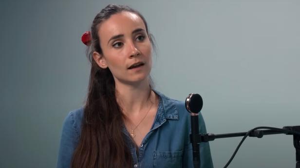 Salomé Saqué face à Emmanuel Macron : qui est cette journaliste de 30 ans, porte-parole de la jeunesse ?ace à Emmanuel Macron : qui est cette journaliste de 30 ans, porte-parole de la jeunesse ?