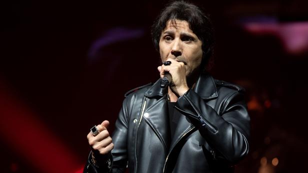GALA VIDÉO - Jean-Luc Lahaye accusé de viols et blacklisté à la télé : un célèbre chanteur vole à son secours