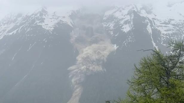 un petit village entièrement dévasté par l’éboulement d’un glacier