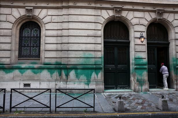 Jets de peinture verte sur deux synagogues et le Mémorial de la Shoah à Paris