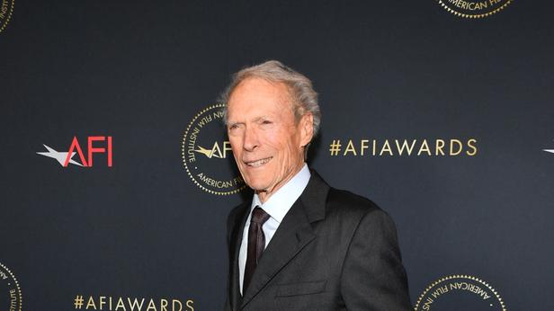 Clint Eastwood critique l’industrie cinématographique et déplore «les remakes et ses franchises sans créativité»