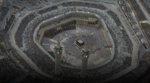 les images des pèlerins musulmans en train d'accomplir le tawaf à la Grande Mosquée