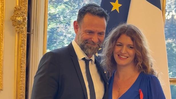Gala video - Marlène Schiappa pregnant. Furthermore, accompanied by her darling to be decorated with the Legion of Honor