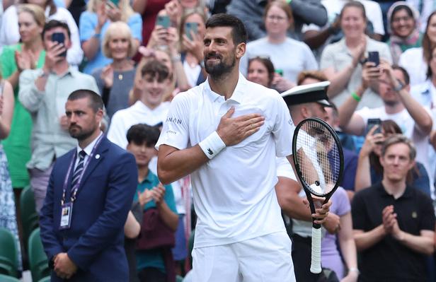  en jambes, Djokovic s'offre sa 100ème victoire sur le gazon britannique