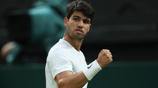  Carlos Alcaraz triomphe d'Andrey Rublev et accède aux quarts de finale