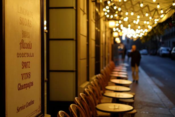  une conductrice blesse 13 personnes en fonçant sur la terrasse d'un restaurant