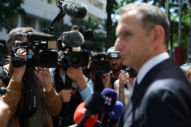  Wallerand de Saint-Just dénonce «un scandale démocratique»