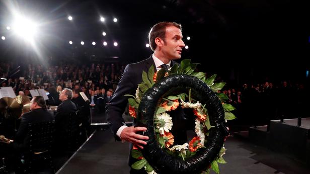 Emmanuel Macron participe à Yad Vashem à Jérusalem le 23 janvier 2020.
