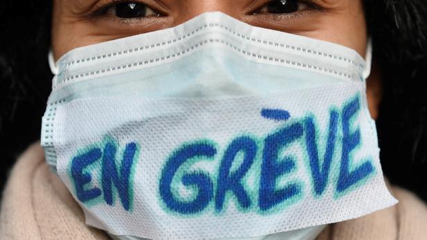 51 médecins, dont six chefs de service, ont démissionné lundi matin sur le site du CHU de Rennes, selon le docteur Hervé Léna, démissionnaire également (image d'illustration).