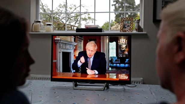 Boris Johnson lors d'un discours à la TV ce dimanche