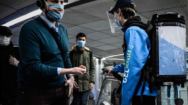 Sur l'application de la RATP, les usagers appelés à indiquer l ...