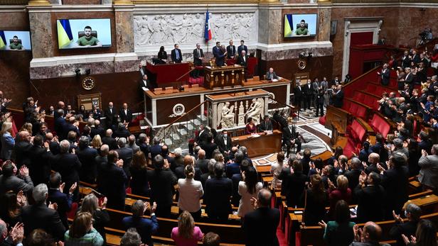 «Guerre de communication: on ne peut pas renvoyer Moscou et Kiev dos à dos»