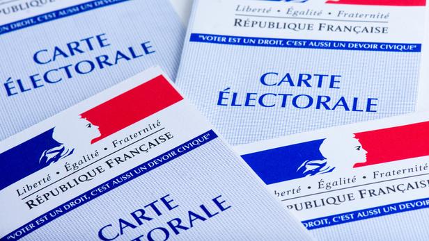 За пределами Франции начались парламентские выборы.