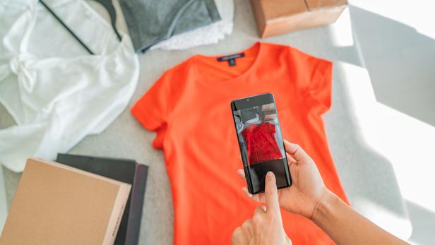 Noël : des millions de Français revendent leurs cadeaux, un phénomène 