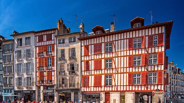 Vous partez au Pays basque cet été ? Préparez-vous à payer votre Airbnb (beaucoup) plus cher